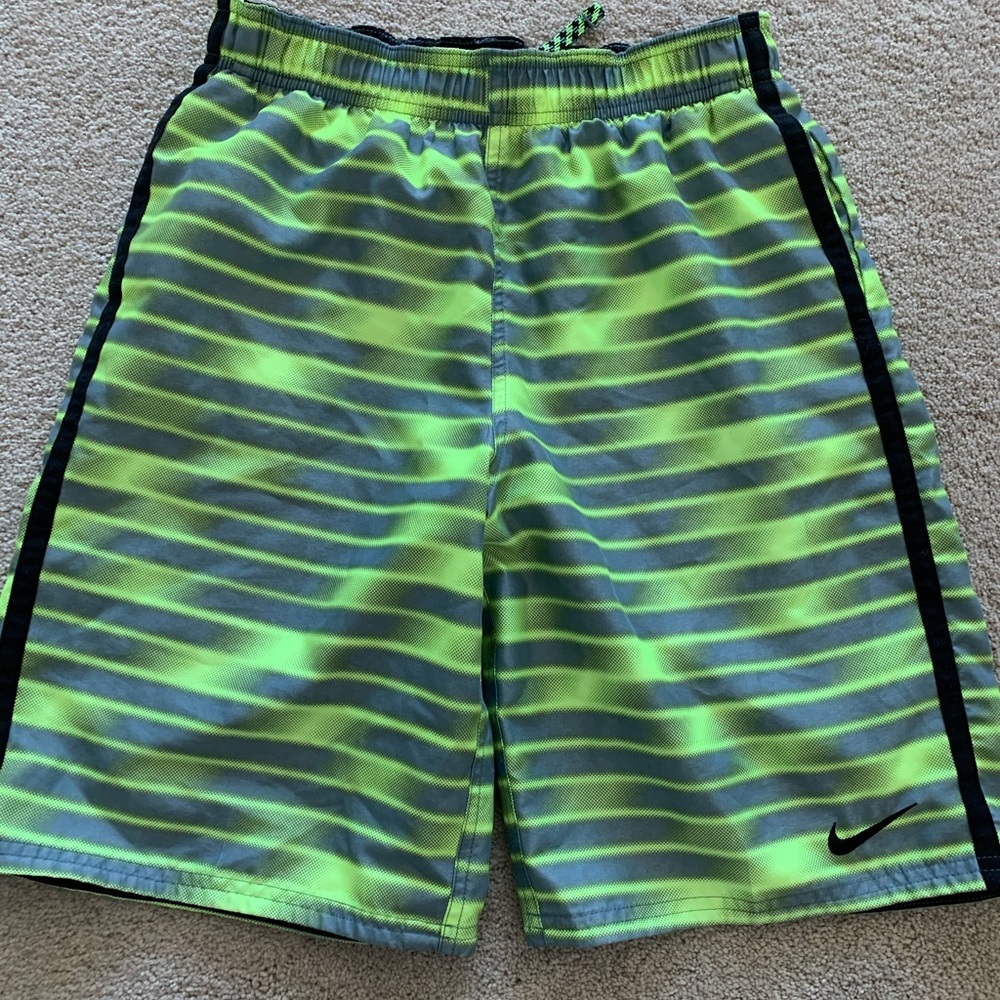 Nike youth XL bathing suit (no liner)